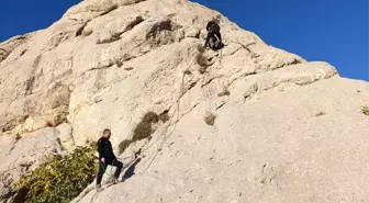 Tuşba'da Kayalıklarda Mahsur Kalan Kişi Kurtarıldı