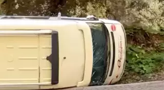 Yedigöller Milli Parkı'nda Minibüs Devrildi, Yaralanan Yok