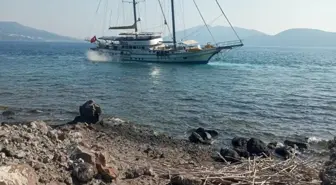Bodrum'da 41 Metrelik Yelkenli Tekne Karaya Oturdu