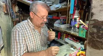 Çakmağını tamir ettiği doktorun kendine verdiği 'Çakmak Doktoru' unvanıyla 40 yıldır ekmek parasını kazanıyor