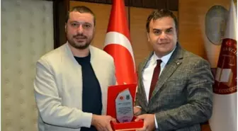 Muhtarlara Plaket Takdimi: Kamu Yararına Faaliyetlere Destek