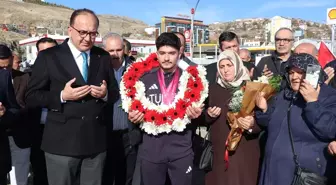 Altın Madalya Kazanan Muhammed Furkan Özbek Yozgat'ta Coşkuyla Karşılandı