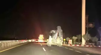 Elazığ'da Lambaları Yanmayan Kepçe Trafikte Tehlike Yarattı
