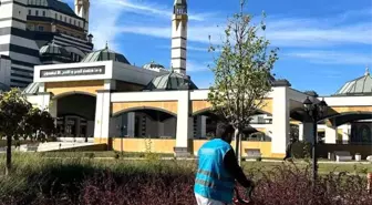 Diyarbakır'da Hükümlüler Selahaddin Eyyubi Camii'nde Peyzaj Çalışması Yaptı