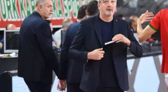 Karşıyaka Basketbol Takımı Düşme Korkusuyla Mücadele Ediyor