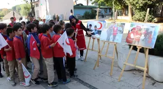 Öğrenciler Kızılay Sokak Etkinliğinde Kan Bağışının Önemini Vurguladı