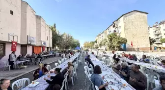 Efeler'de Roman Vatandaşlar için Hayır Yemeği Düzenlendi