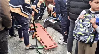 Sultangazi'de Motosiklet ve Otomobil Çarpıştı