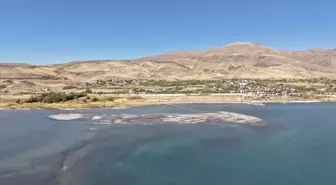 Van Gölü'nde Tarihi İskelenin Ayakları Ortaya Çıktı