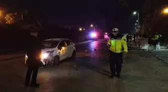 Manavgat'ta Motosiklet ve Otomobil Çarpıştı, 2 Yaralı