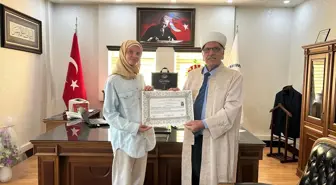 Polonyalı Gazeteci Alexandra Zielinska İslam'ı Seçti