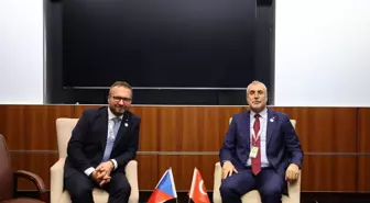 Bakan Işıkhan, Katar'da Çek Bakan ile Fikir Alışverişinde Bulundu