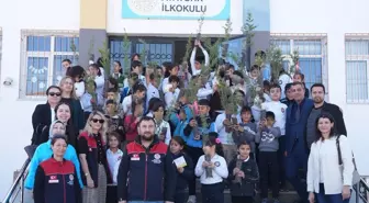 Beypazarı'nda Çocuklara Fidan Hediye Edildi