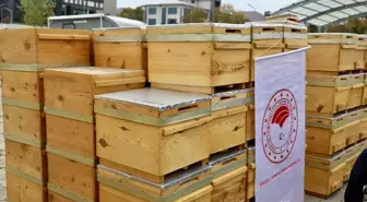 Bingöl'de Organik Arıcılık Projesi Kapsamında 15 Üreticiye Kovan Dağıtıldı