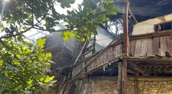 Aydın'da Atıl Ahşap Evde Yangın Çıktı
