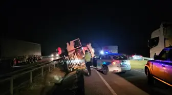 Çorum'da Devrilen Tır Sürücüsü Yaralandı