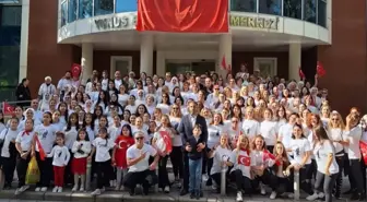 Cumhuriyet'in 102. Yılı Sarı Zeybek ile Kutlandı