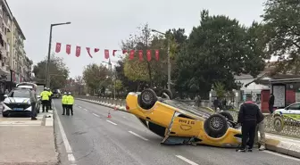 Edirne'de Devrilen Takside Taksici Emniyet Kemeri Sayesinde Kurtuldu