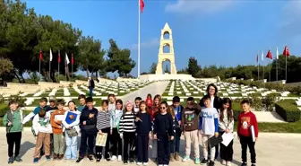Gelibolu'da ilkokul öğrencileri şehitlikleri ziyaret etti