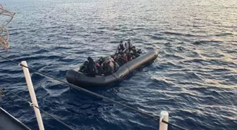 İzmir Açıklarında 90 Düzensiz Göçmen Yakalandı