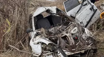 Köprüden Düşen Otomobilde Anne ve Oğlu Yaralandı