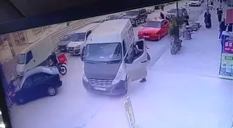 Karabük'te Kamyonetin Geri Kayması Facianın Eşiğinden Döndü