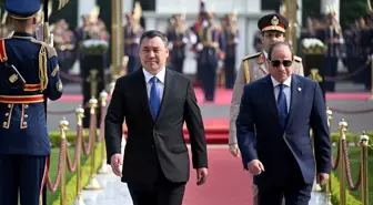 Kırgızistan Cumhurbaşkanı Sadır Caparov Mısır'da Resmi Temaslarda Bulundu