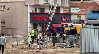 Kocaeli'de Çöken Apartmanda Enkaz Kaldırma Çalışmaları Devam Ediyor