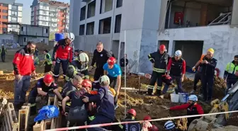 Çayırova'da Kanalizasyon Kazısı Sırasında İşçi Toprak Altında Kaldı