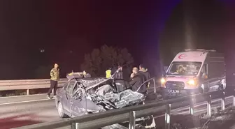 Kütahya'da Otomobilin TIR'a Çarpması Sonucu 1 Kişi Hayatını Kaybetti