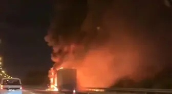 Adana'da Seyir Halindeki Tırda Yangın Çıktı
