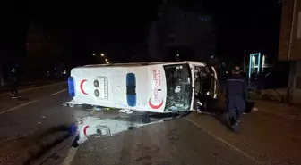 Samsun'da Ambulans ile Otomobil Çarpıştı: 5 Yaralı