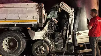 Mermer Yüklü TIR'a Çarpan Süt Toplama Aracı Sürücüsü Hayatını Kaybetti