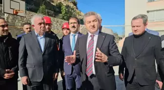 Arhiv'de Yamaçtan Kaya Düşmesi: Okul Tahliye Edildi