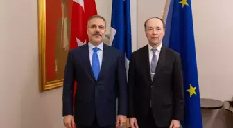 Hakan Fidan, Finlandiya'da Fin Parlamentosu Başkanı ile Görüştü