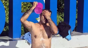 Bodrum'da susuzluğu protesto etmek amacıyla meydanda duş aldı