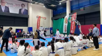 Fatih Belediyesi'nden Ödüllü Okullararası Suriçi Kupası Başladı