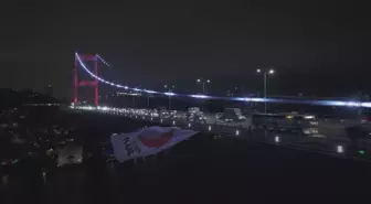 Kızılay Haftası'nda Fatih Sultan Mehmet Köprüsü'nde Bayrak Dalgalandı