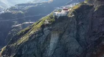 Artvin'de Lise Yakınında Kaya Düşmesi: Öğrenciler Tahliye Edildi