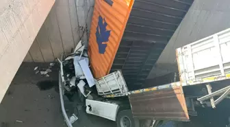 Gaziantep'te TIR'ın Köprüden Düşmesi: 2 Yaralı