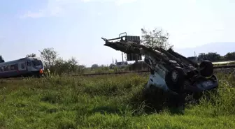 Aydın'da Tren Kamyonete Çarptı: Sürücü Yaralı