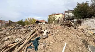 Çorum'da Metruk Ev Çöktü, Enkaz Altında Kimse Yok