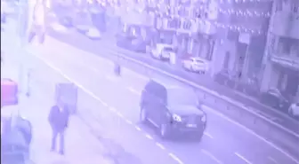 Sürücüsüz Motosikletin Kaldırıma Çarpması Kıl Payı Kurtuluş Getirdi