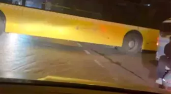 İstanbul Ataşehir'de Otobüs Yolda Sıkıştı