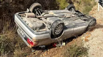 Bucak'ta Kontrolden Çıkan Araç Şarampole Devrildi, Sürücü Yaralandı