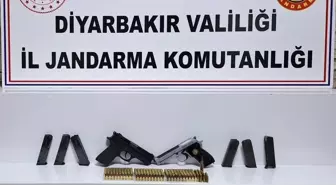 Diyarbakır'da Jandarma Operasyonu: Ruhsatsız Tabancalar ve Mühimmat Ele Geçirildi