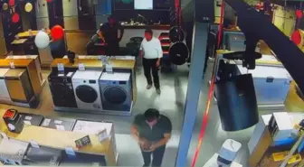 Hatay'da 3.9 Büyüklüğündeki Deprem Anları Kamerada