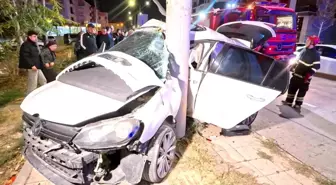 Aksaray'da Direksiyon Hakimiyetinin Kaybedilmesiyle Kaza: 2 Ağır Yaralı