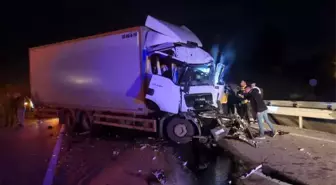 Karabük'te Tır ve Kamyon Çarpışması: Sürücü Yaralandı