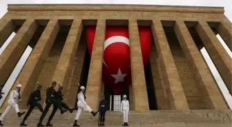 10 Kasım'da bayrak asılır mı, bayrak yarıya iner mi?